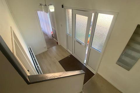3 bedroom semi-detached house to rent, Tudor Crescent, Ilford IG6