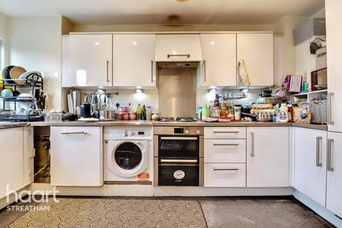 4 bedroom end of terrace house to rent, Cairns Place, Streatham SW16