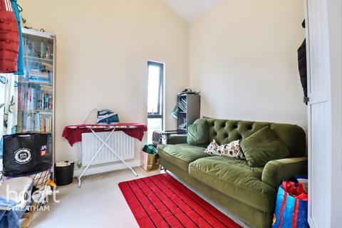 Cairns Place, Streatham SW16