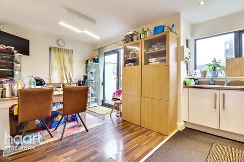 undefined, Cairns Place, Streatham SW16
