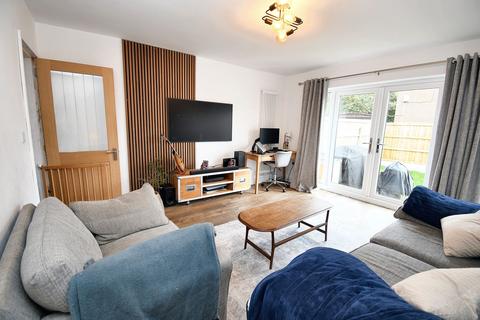 Ashford Avenue, Eccles, M30