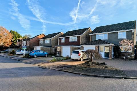 4 bedroom detached house for sale, Lombardy Close, Leverstock Green, HP2