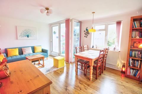 3 bedroom flat for sale, Rockhurst Drive, Eastbourne BN20