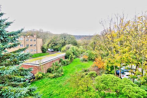 3 bedroom flat for sale, Rockhurst Drive, Eastbourne BN20