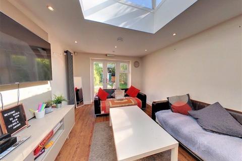 7 bedroom terraced house to rent, Heeley Road, Birmingham B29