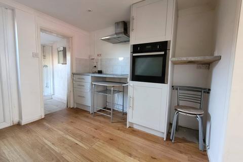 2 bedroom house to rent, Arnold Street, Suffolk NR32