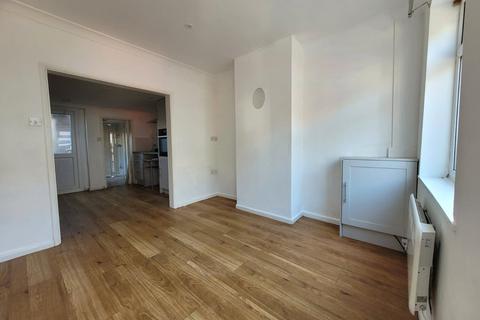 2 bedroom house to rent, Arnold Street, Suffolk NR32