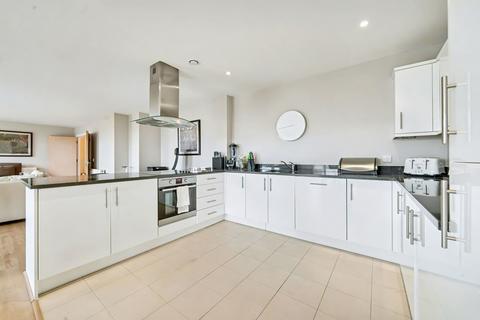3 bedroom flat for sale, Glenthorne Road, London W6