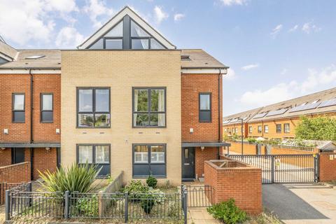 undefined, South Oak Road, London SW16