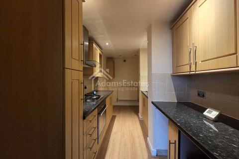 1 bedroom semi-detached house to rent, Carlinghow Hill, Batley