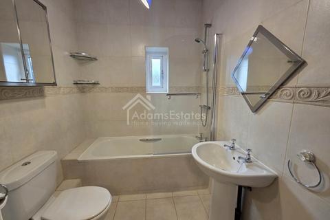 1 bedroom semi-detached house to rent, Carlinghow Hill, Batley
