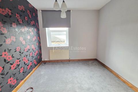 1 bedroom semi-detached house to rent, Carlinghow Hill, Batley