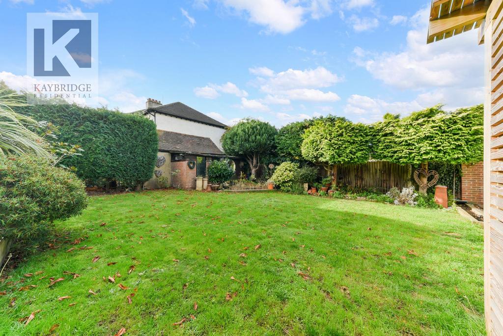Furzedown Road, Sutton - SM2 5 QE