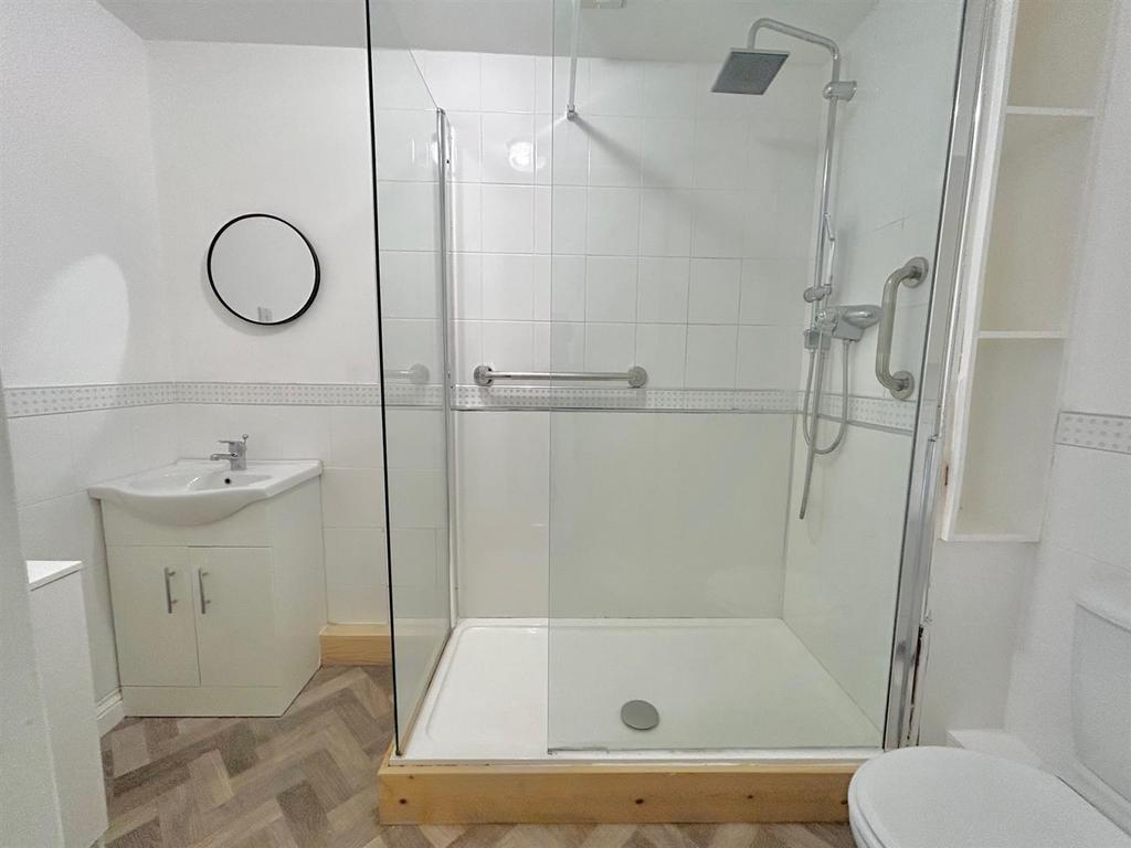 Shower Room.jpg