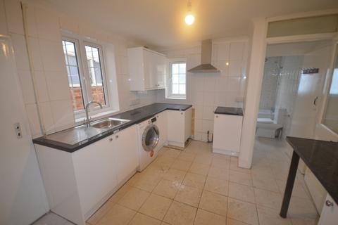 3 bedroom terraced house to rent, Eight Avenue, E12 5JN