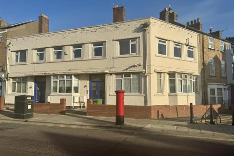 2 bedroom flat to rent, Dean Road, Scarborough