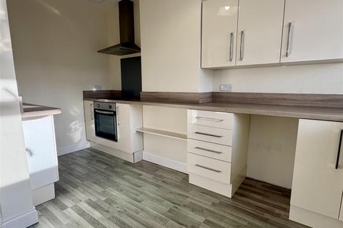 2 bedroom flat to rent, Dean Road, Scarborough