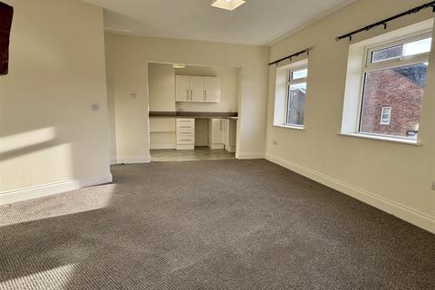 2 bedroom flat to rent, Dean Road, Scarborough