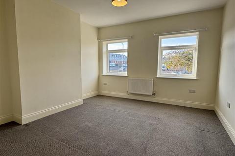 2 bedroom flat to rent, Dean Road, Scarborough