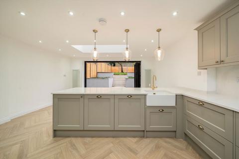 undefined, Torrington Gardens, London N11