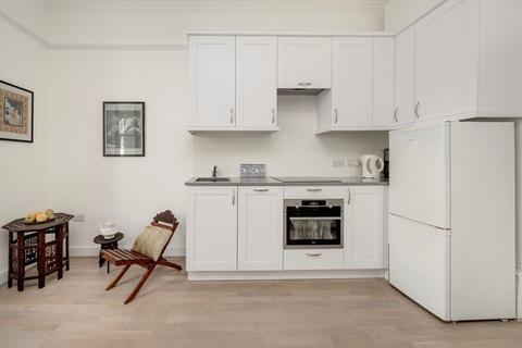 1 bedroom flat for sale, Ladbroke Road, London W11