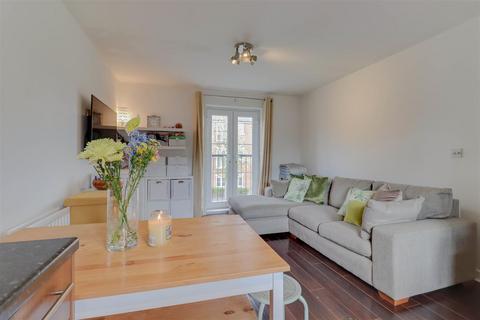 2 bedroom apartment for sale, School Avenue, Basildon SS15