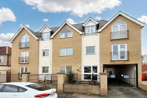 2 bedroom flat for sale, Braemar Gardens, West Wickham, BR4