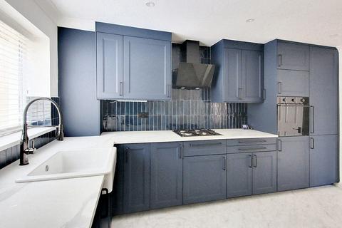 2 bedroom flat for sale, Braemar Gardens, West Wickham, BR4