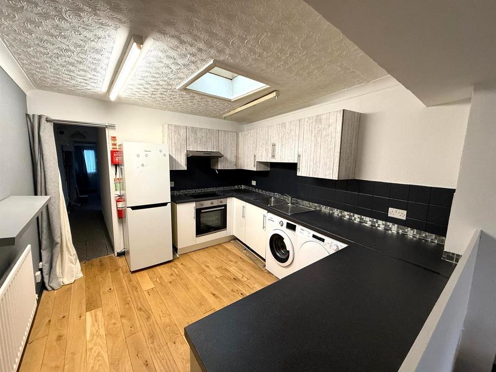 Kitchen3.jpg