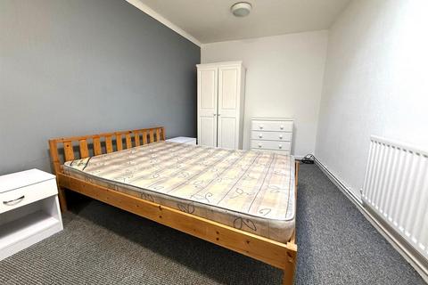 2 bedroom detached bungalow to rent, Penparcau, Aberystwyth