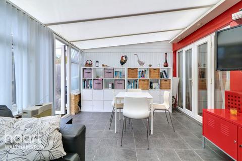 5 bedroom semi-detached house for sale, Manor Way, Chingford