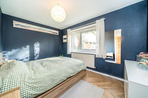 3 bedroom flat to rent, High Trees, London SW2