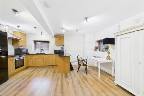 2 bedroom duplex for sale, George Street, Newark