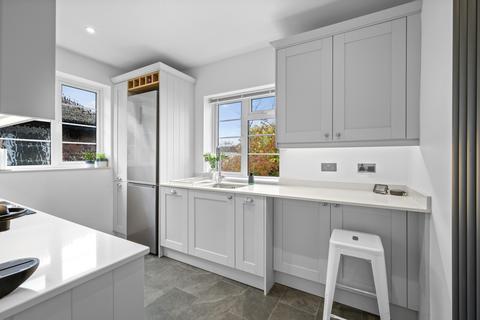 2 Spencer House, Surbiton, KT6 4UF