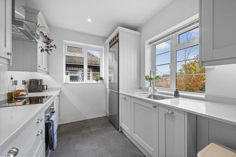 2 Spencer House, Surbiton, KT6 4UF