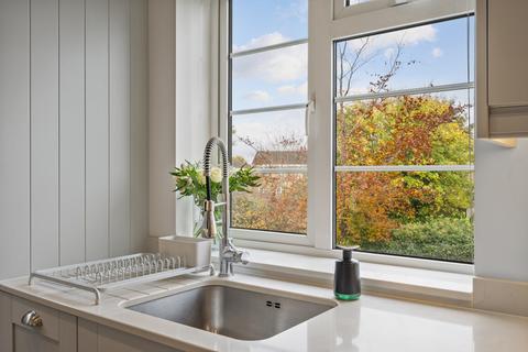 2 Spencer House, Surbiton, KT6 4UF