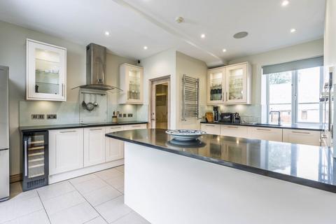 3 bedroom semi-detached house to rent, Cornbury Park, Charlbury