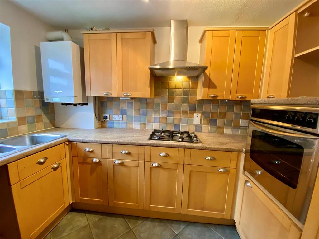 18 kitchen.jpg