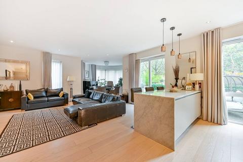 2 bedroom flat to rent, Melliss Avenue, Kew, Richmond, TW9
