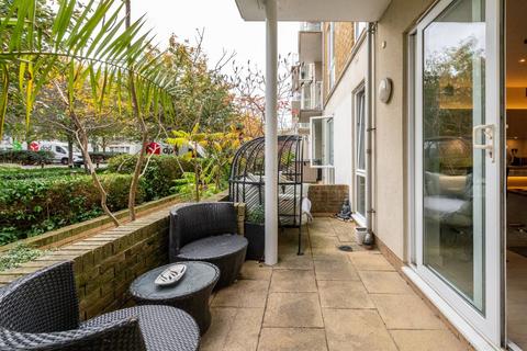 2 bedroom flat to rent, Melliss Avenue, Kew, Richmond, TW9