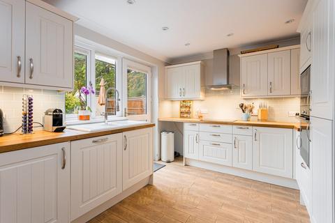 undefined, Savernake Walk, Crawley RH10