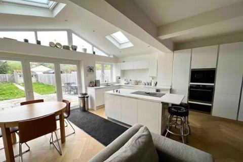 3 bedroom terraced house to rent, Beck Way, Beckenham, BR3