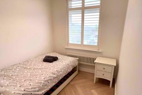 3 bedroom terraced house to rent, Beck Way, Beckenham, BR3