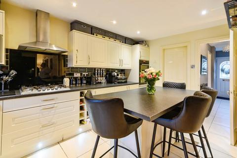 5 bedroom detached house for sale, Fernside, Manchester M26