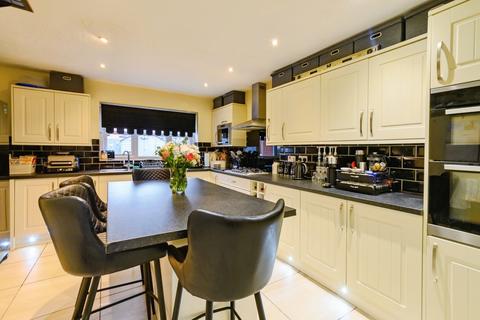 5 bedroom detached house for sale, Fernside, Manchester M26
