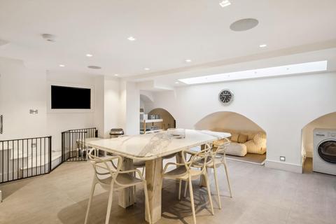 undefined, Lower Belgrave Street, Belgravia, London, SW1W