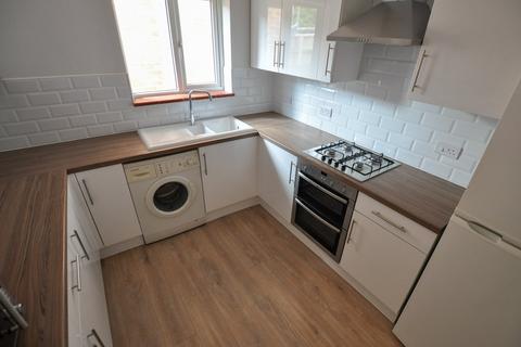3 bedroom detached bungalow to rent, Foxholes Road, Oakdale, Poole, BH15