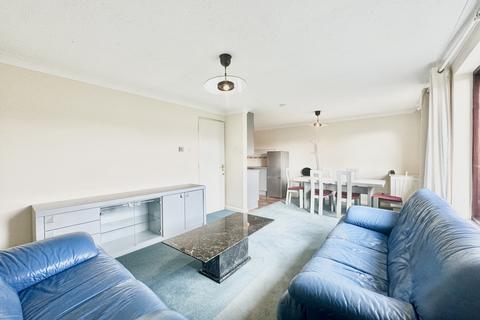 Dilton Gardens, London SW15