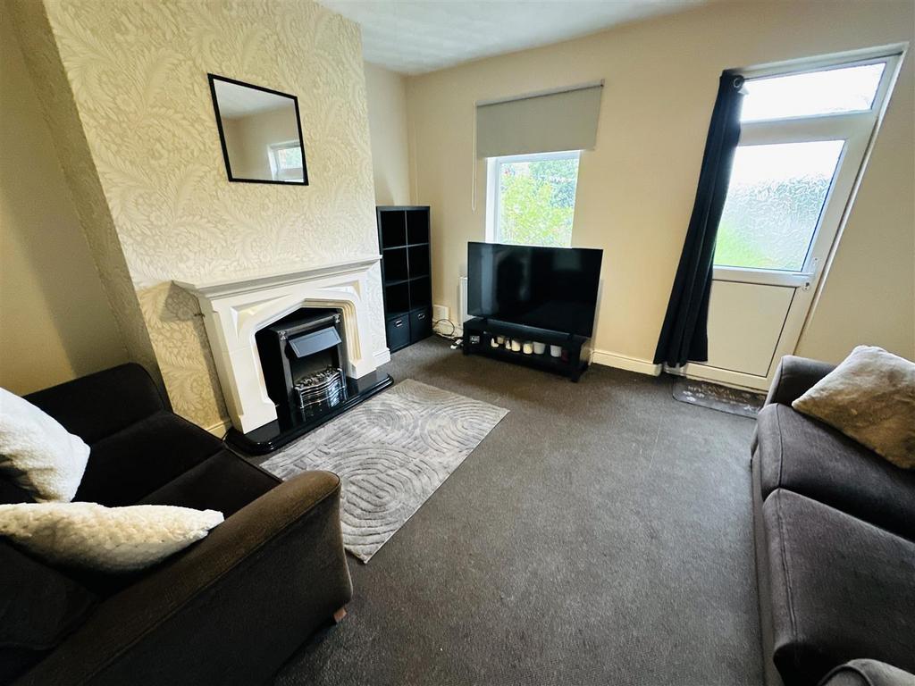 Lounge 2.jpg