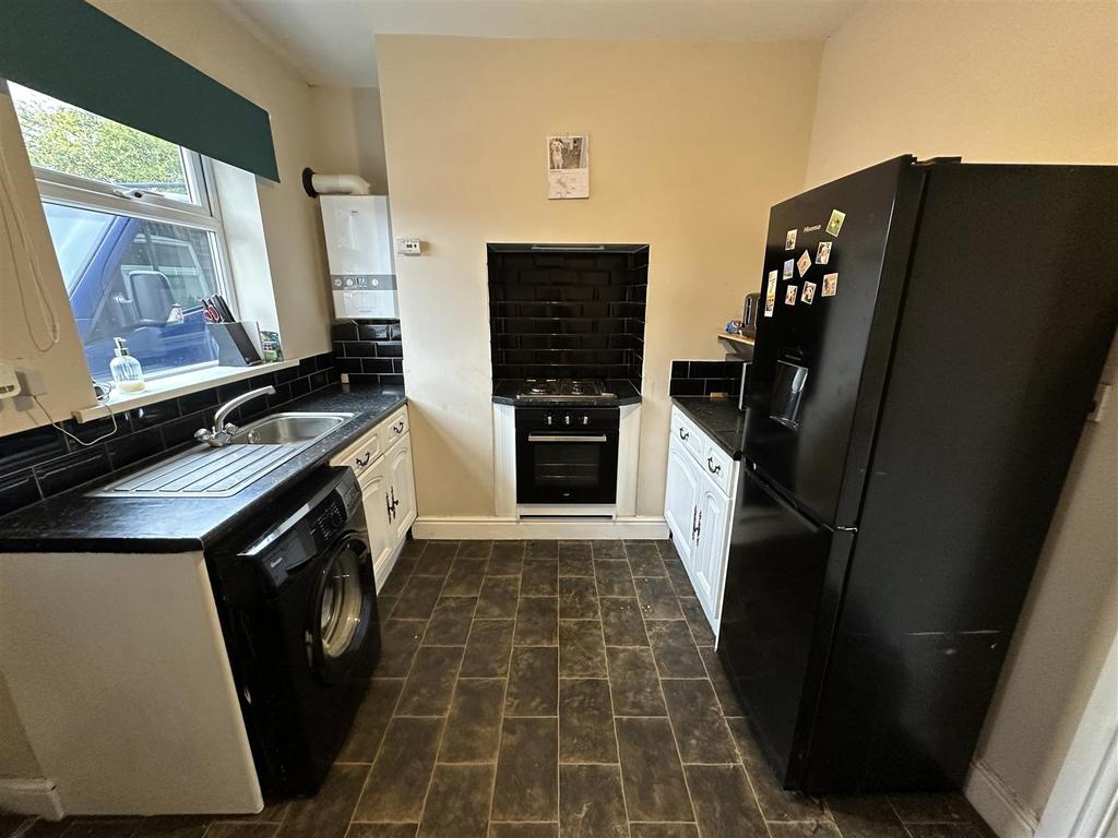 Kitchen 2.jpg